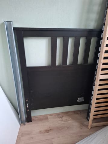 Ikea bed 140x200cm donkerbruin/zwart