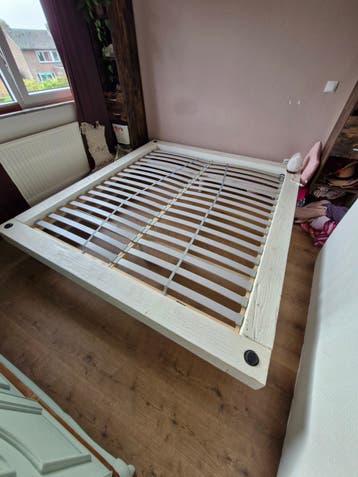 GRATIS Bedframe met lattenbodems