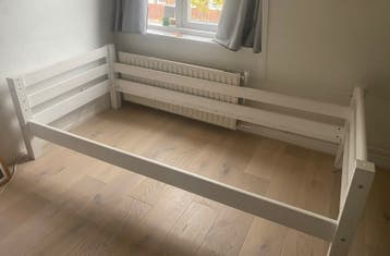 Gratis: Stevig eenpersoons bedframe 90x200 cm
