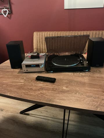 Radio/versterker met platenspeler