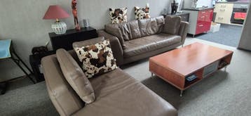 ITALIAANS DESIGN  LEDER BANKSTEL