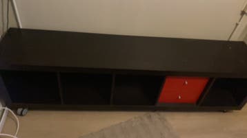 Lage dressoir op wieltjes gratis