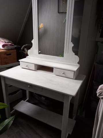 2 pers boxspring en kaptafel met spiegel. Gratis
