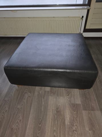 Gratis hele grote salontafel in poef vorm. 1m2.