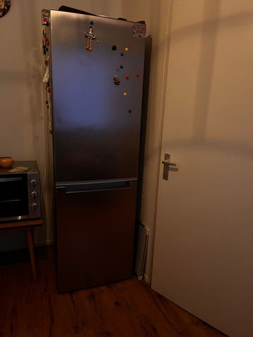 GRATIS Koelkast defect + vriezer werkend