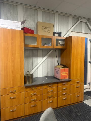 Buffetkast met verlichting en veel opbergruimte
