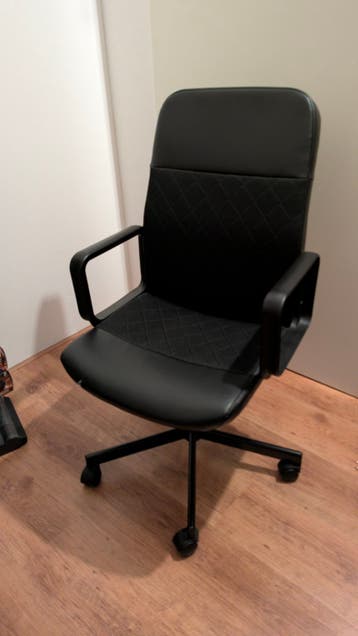 Bureaustoel - Zwart - Zo goed als nieuw (klein scheurtje)