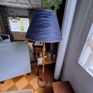 Gratis af te halen, staande lamp met kap