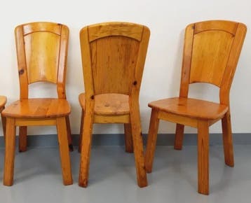 Set van 4  massief houten stoelen