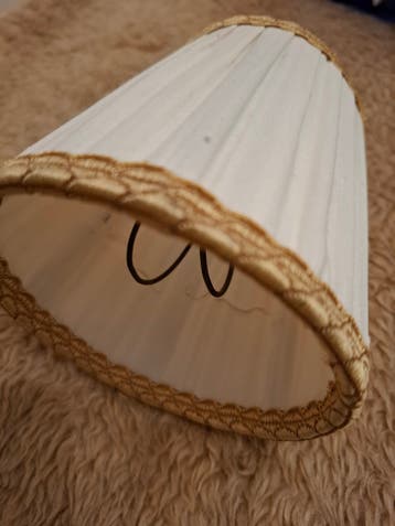 Klein schattig lampenkapje,  vastknijpen aan fitting
