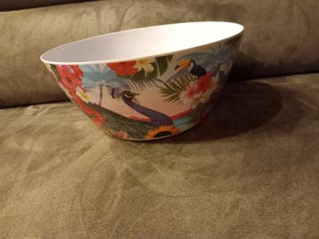 gratis Decoratieve schaal met pauw en tropische print