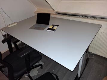 gratis degelijk groot bureau 160x100 cm