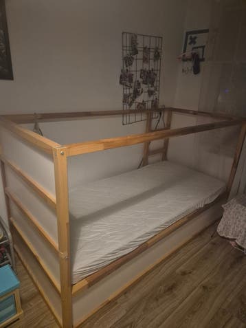 Houten bedframe met matras - Zo goed als nieuw
