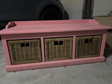 Roze bankje met rieten manden - Opbergbank