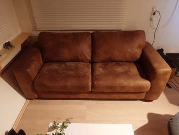 Comfortabele bruine tweezitsbank van leer