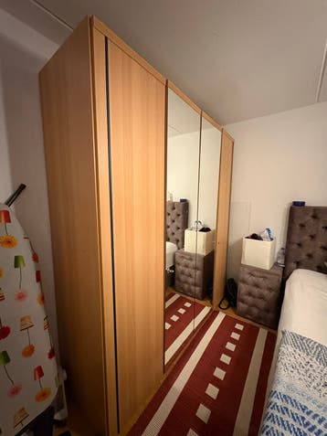 Kledingkast met spiegeldeuren - Zo goed als nieuw
