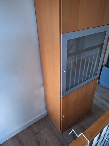 Kast met glazen deur - gratis af te halen