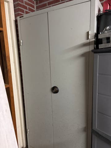 Metalen archiefkast met legplanken - Gratis afhalen