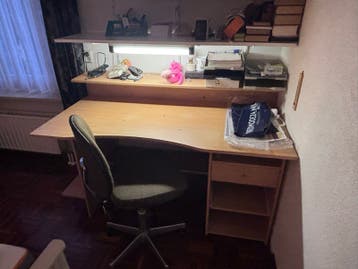 Ruim bureau met opbergruimte