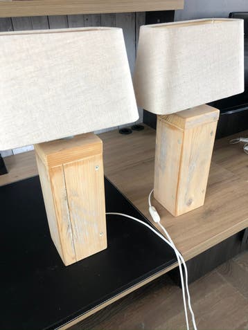 Set van 2 tafellampen /dressoir met linnen kap