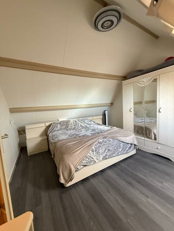 GRATIS Complete slaapkamer set in beige kleur zonder matrass