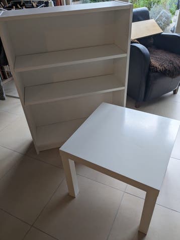 Gratis af te halen: IKEA salontafel en boekenkastje