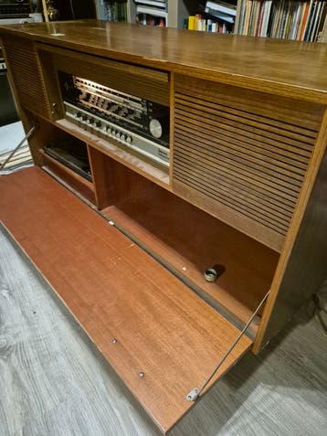 Radio meubel Defekt GRATIS