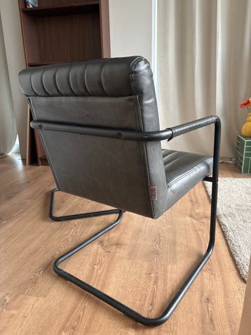 2x Zwarte dutchbone stoelen met armleuning