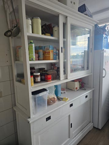 Mooie witte keuken/woonkamer kast - gratis af te halen