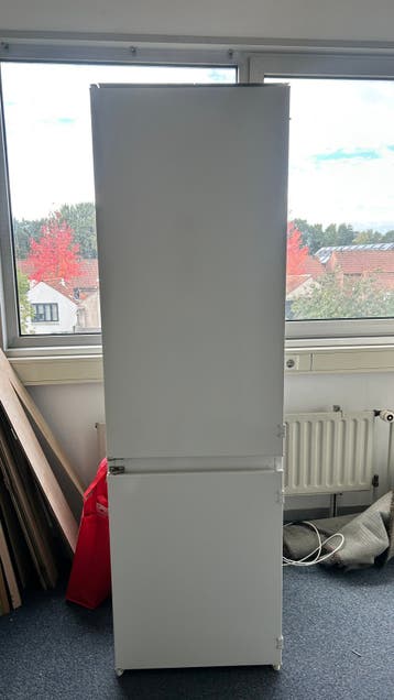 Kapotte koelkast voor onderdelen of reparatie