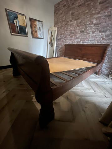 Gratis. Massief houten tweepersoonsbed - Klassiek design