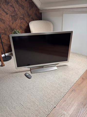 Philips LCD TV met Ambilight en afstandsbediening
