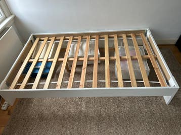 gratis 120x200 bed met schoon goed matras Ophalen in Delft