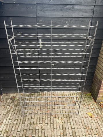 Groot metalen wijnrek voor 72 flessen
