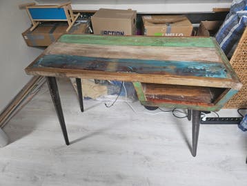 Houten bureau met industriele poten
