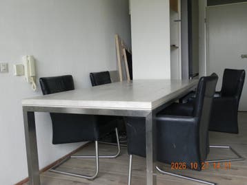 GRATIS eettafel + 4 lederen eetkamerstoelen