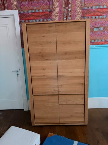GRATIS | Eikenhouten kast van Zwitserse makelij
