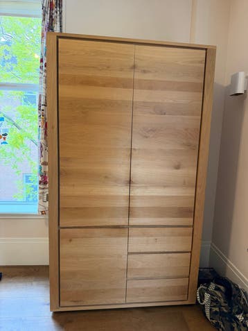 GRATIS | Eikenhouten Zwitserse kast met planken en 2 lades