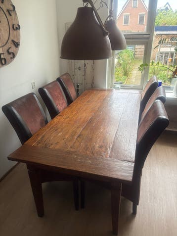 Gratis: Oude eettafel (220x95) met zes stoelen