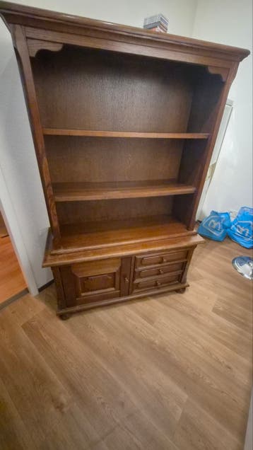 Eiken boekenkastje met lades en deurtje