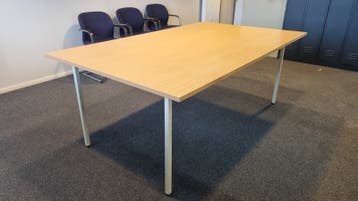 Ruime vergadertafel/kantinetafel 120x200 cm, H 76,5 cm
