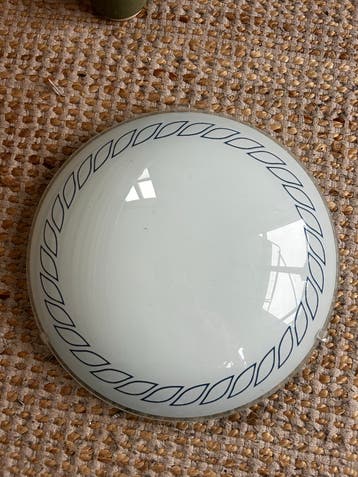 Witte plafondlamp met blauw decor