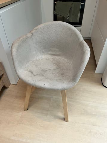4 Stoffen stoelen met houten poten