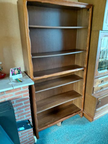 Boekenkast in klassieke donker eiken kleur