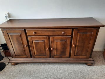 Gratis: Massief houten dressoir met lades en deuren