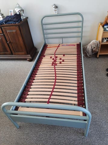 Gratis Eenpersoonsbed JADA (90x200 cm) met verstelbare latte