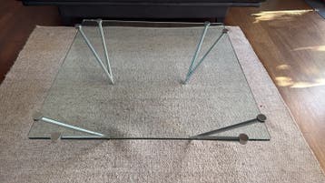Gratis prachtige design glazen salontafel met chromen poten