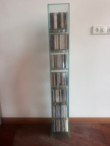 Gratis twee glazen CD torens. Zonder inhoud