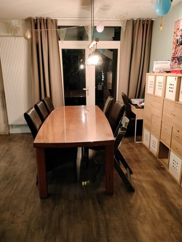 Houten eettafel gratis af te halen