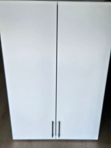 Hjalpa IKEA hangkast